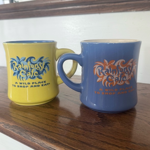 Vintage New (2) 1999 RAINFOREST CAFE Blue and Yellow Ceramic Mugs - Picture 4 of 7